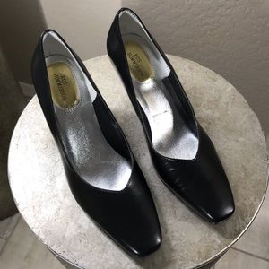ROS HOMMERSON- CLASSIC BLACK HEELS
